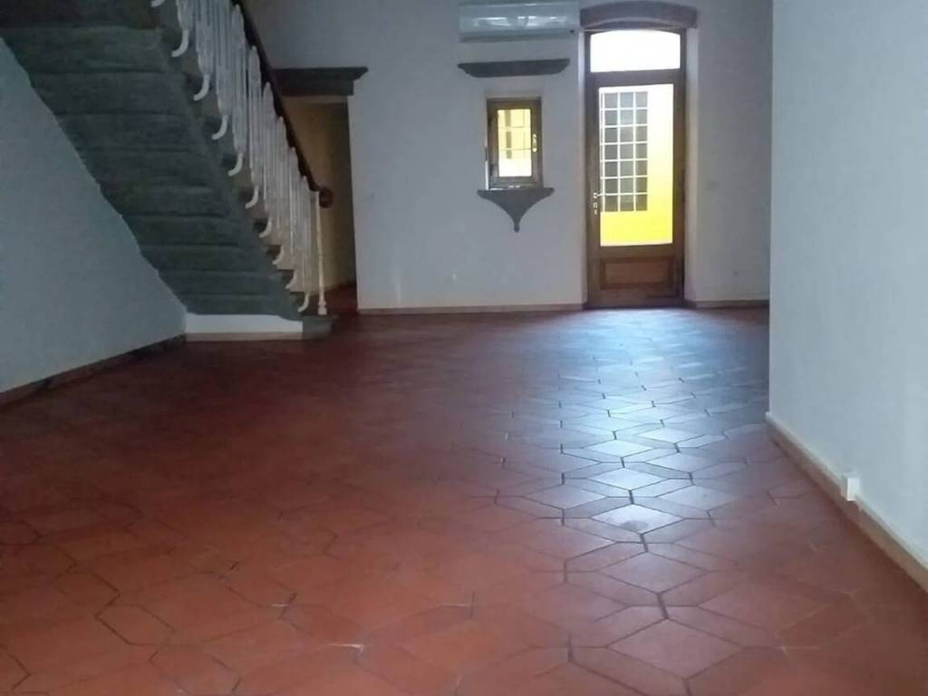 negozio in affitto a Poggio a Caiano