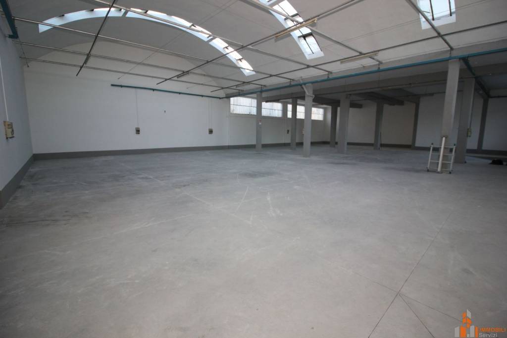 locale commerciale in affitto a Poggio a Caiano