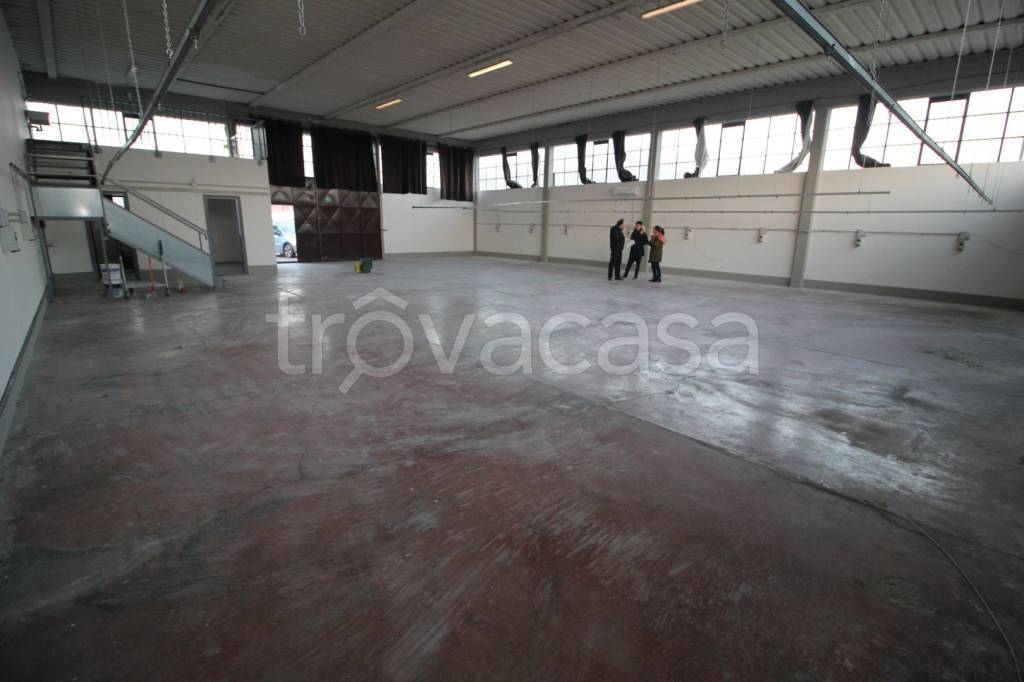 locale commerciale in affitto a Poggio a Caiano