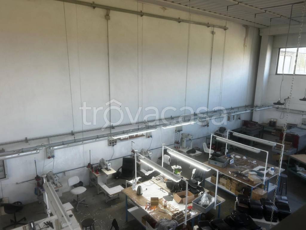 locale commerciale in affitto a Poggio a Caiano