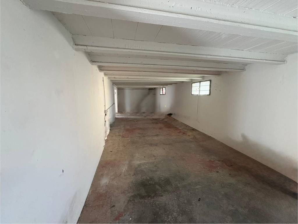 locale commerciale in affitto a Poggio a Caiano