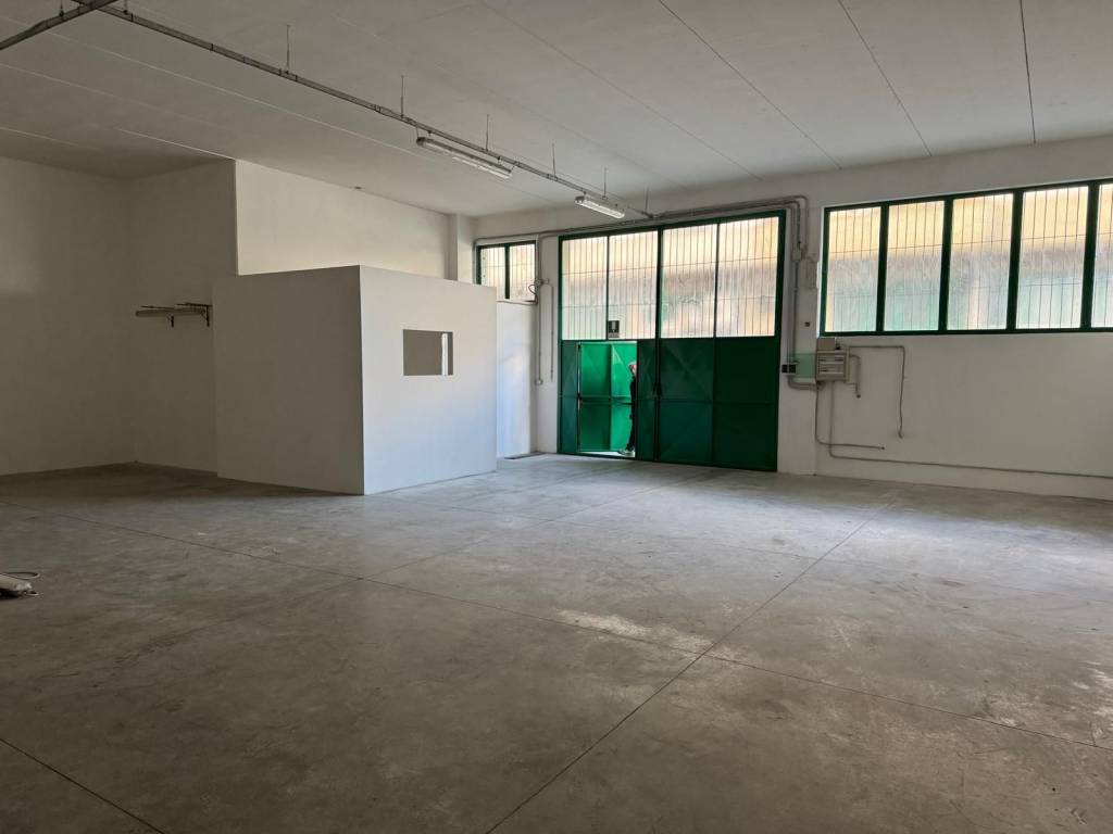 locale commerciale in affitto a Poggio a Caiano