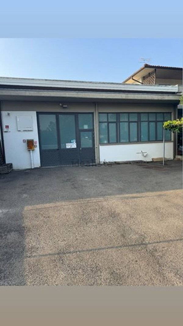 locale commerciale in affitto a Poggio a Caiano in zona Santa Cristina in Pilli