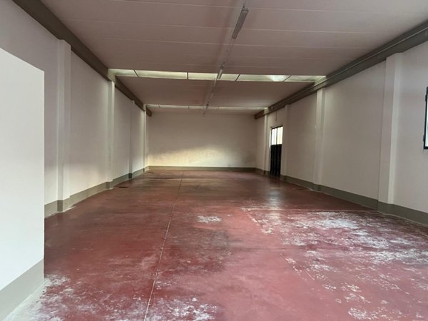 locale commerciale in affitto a Prato