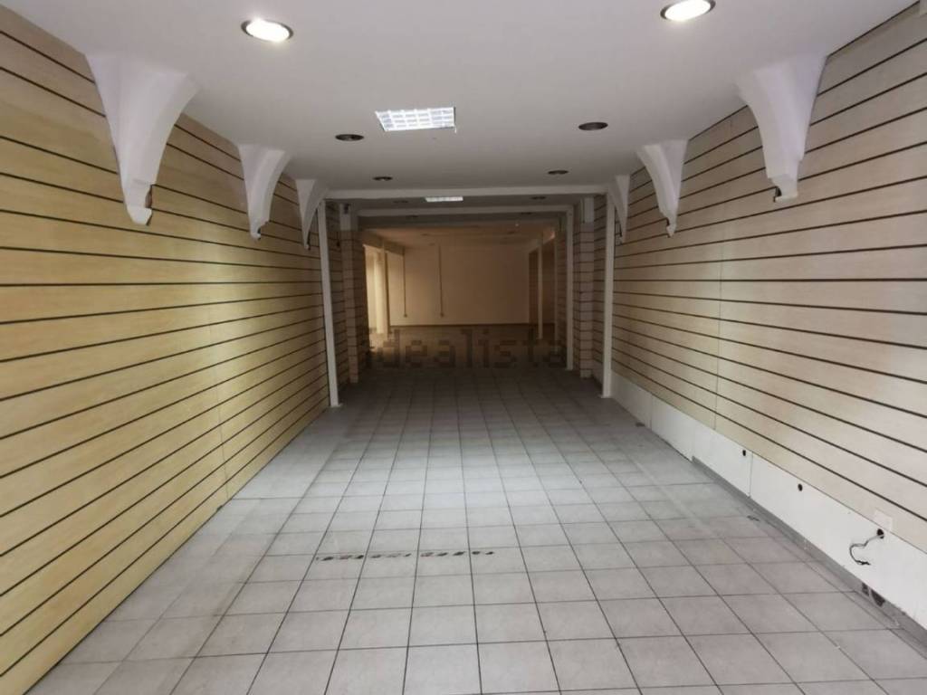 negozio in affitto a Prato