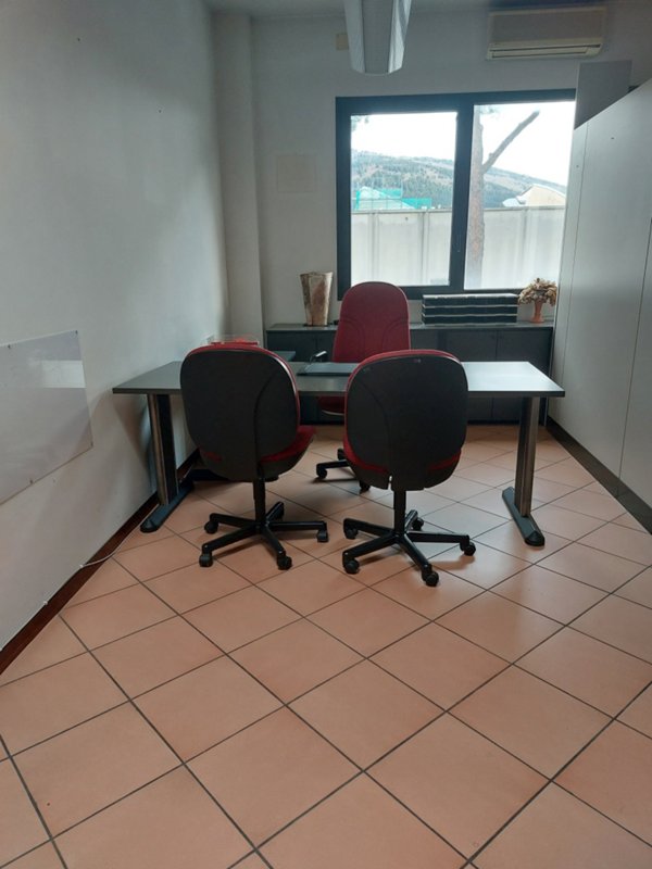 ufficio in affitto a Prato in zona Coiano