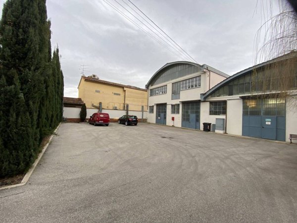 locale commerciale in affitto a Prato in zona La Querce