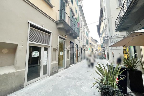 negozio in affitto a Prato