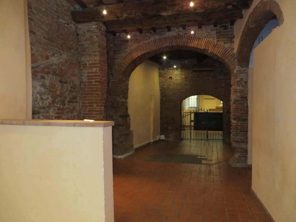 negozio in affitto a Prato
