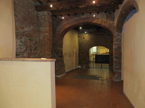locale commerciale in affitto a Prato