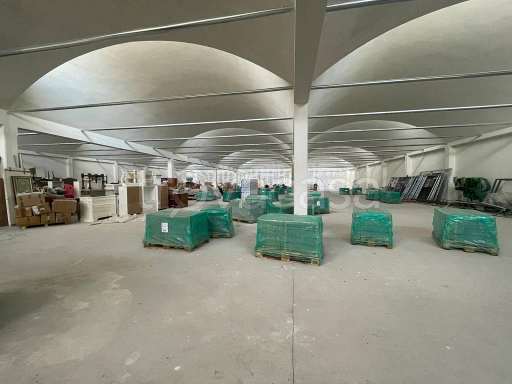 locale commerciale in affitto a Prato