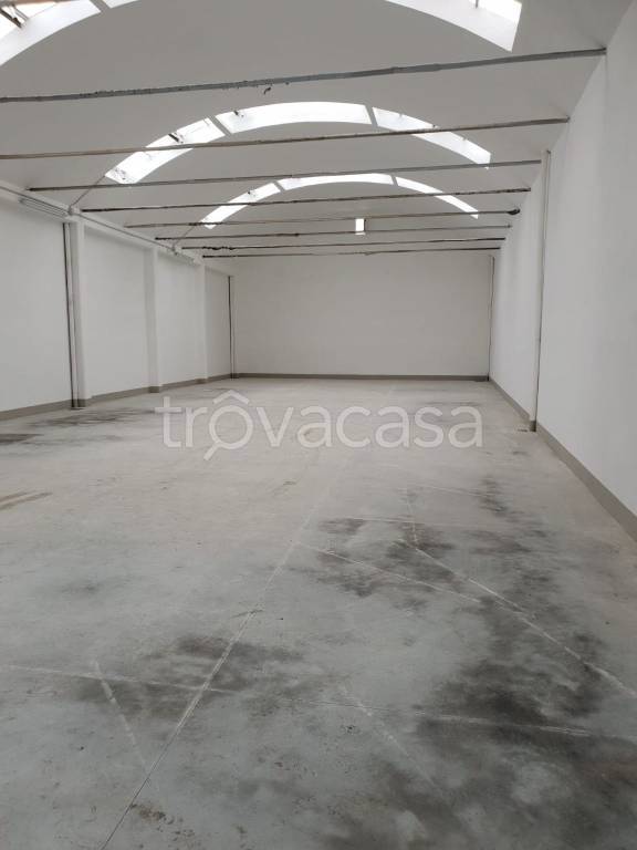 locale commerciale in affitto a Prato in zona Iolo