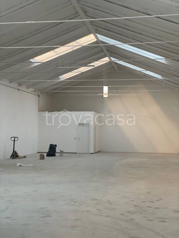 locale commerciale in affitto a Prato