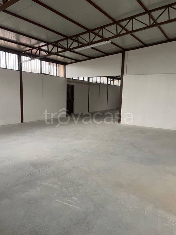 locale commerciale in affitto a Prato in zona Iolo