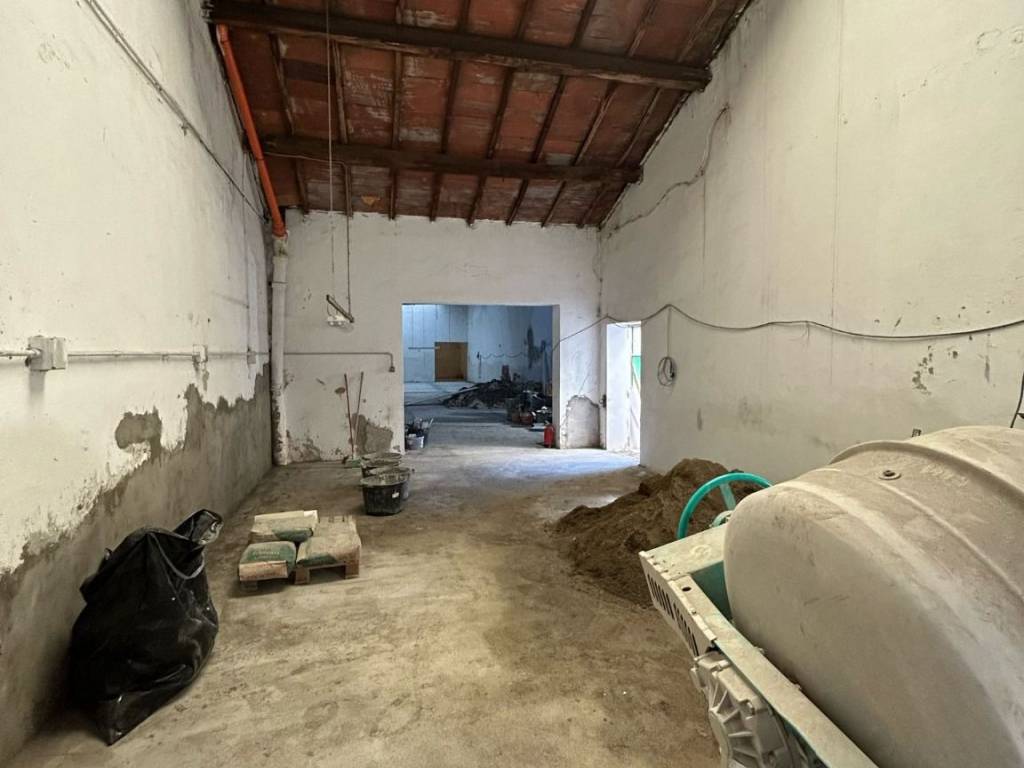 locale commerciale in affitto a Prato