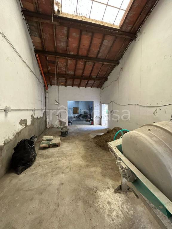 locale commerciale in affitto a Prato