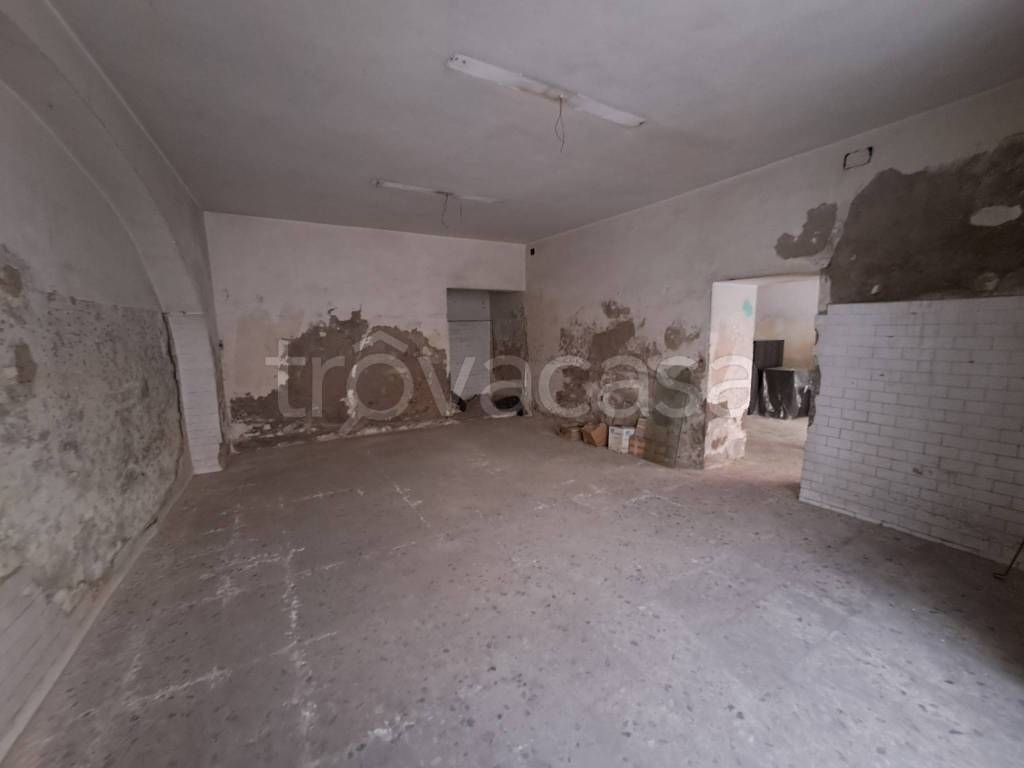 locale commerciale in affitto a Prato