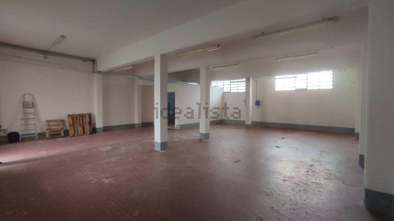 locale di sgombero in affitto a Prato in zona Galciana