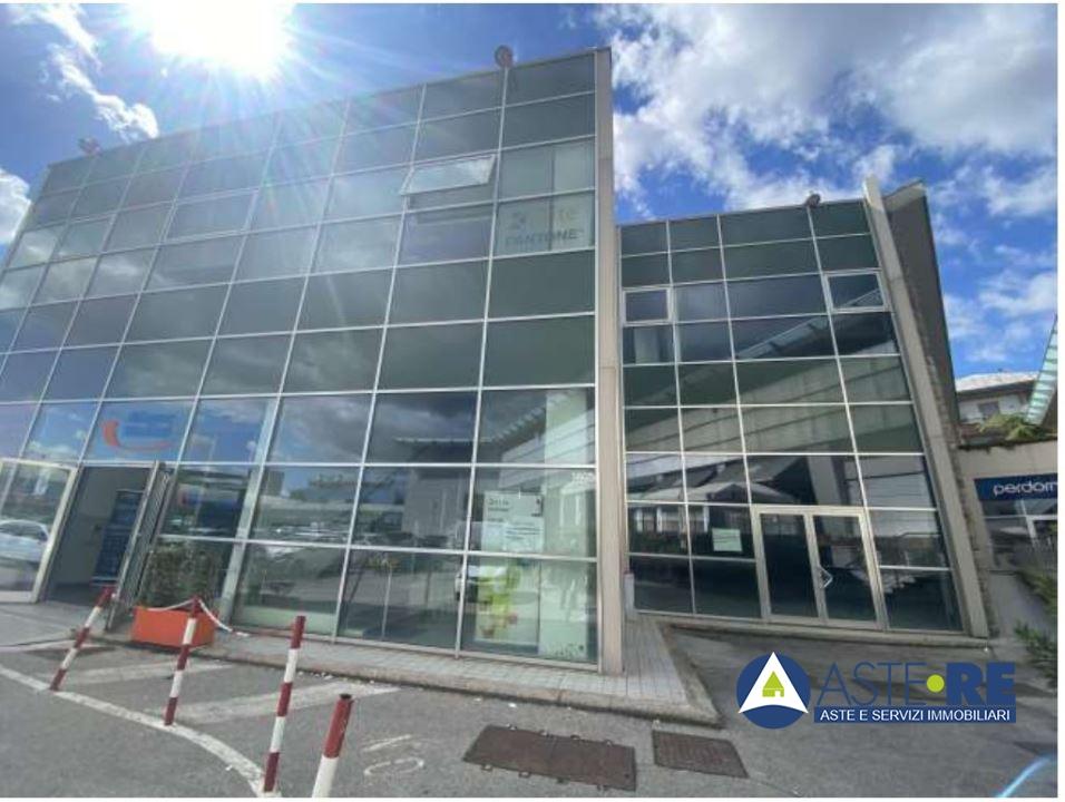 locale commerciale in affitto a Prato