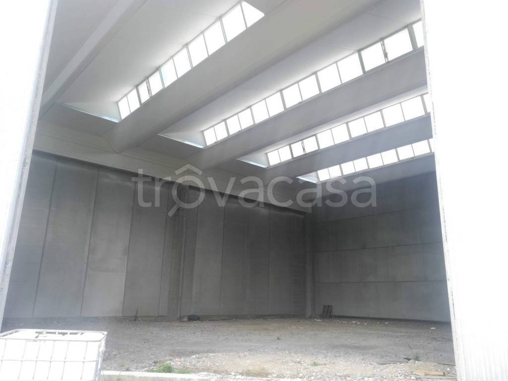 locale commerciale in affitto a Prato in zona Tobbiana
