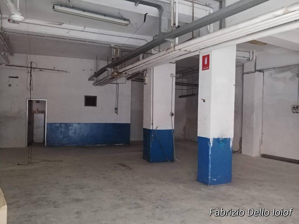 locale commerciale in affitto a Prato
