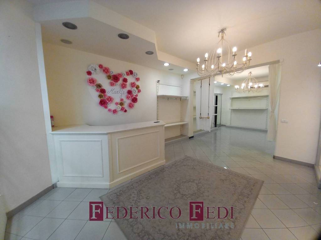 negozio in affitto a Prato