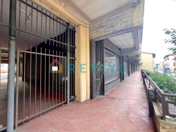 negozio in affitto a Prato in zona Santa Maria