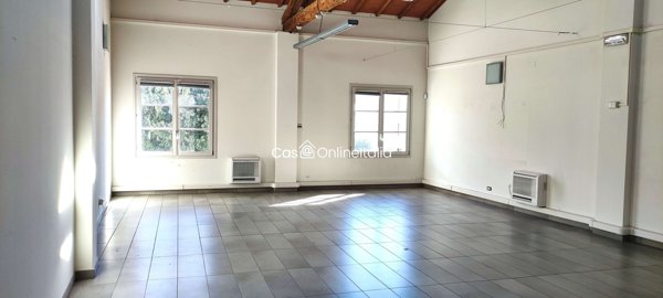 locale commerciale in affitto a Prato