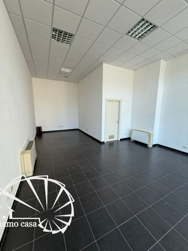 negozio in affitto a Prato