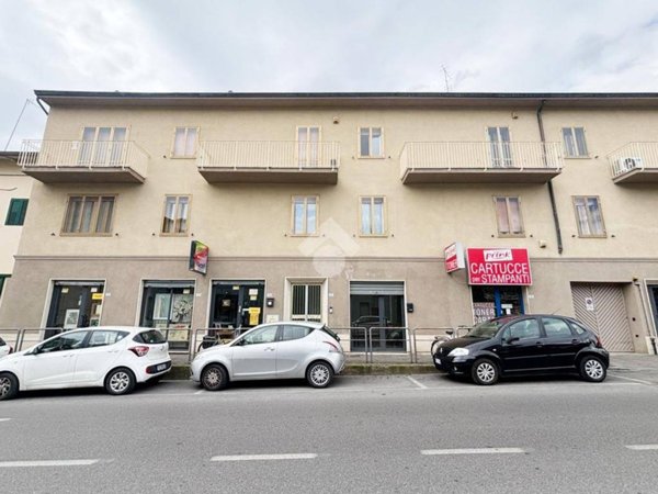negozio in affitto a Prato
