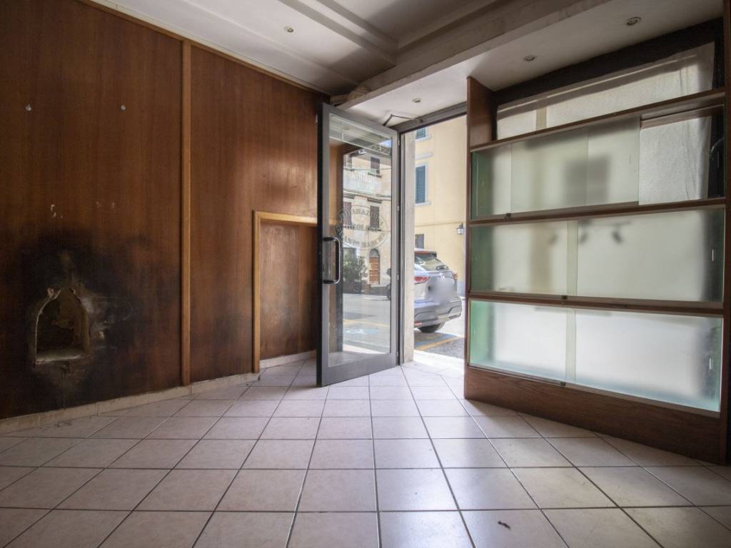locale commerciale in affitto a Prato