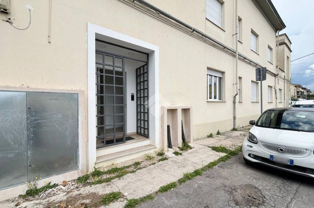 ufficio in affitto a Prato in zona Grignano