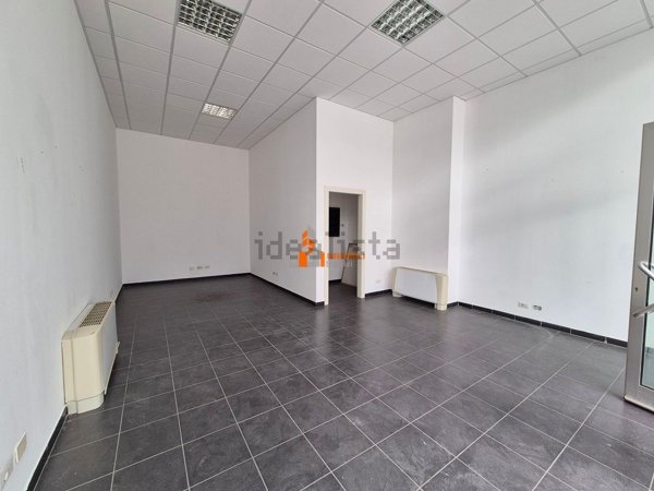 locale commerciale in affitto a Prato