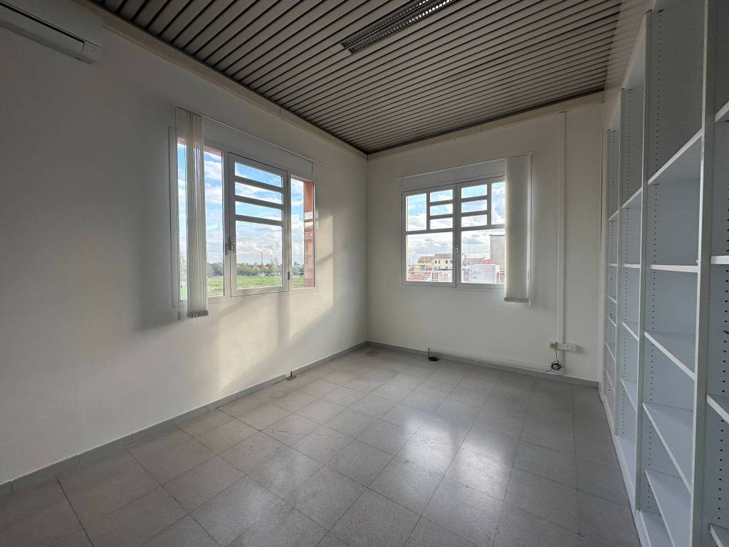 ufficio in affitto a Prato in zona Grignano