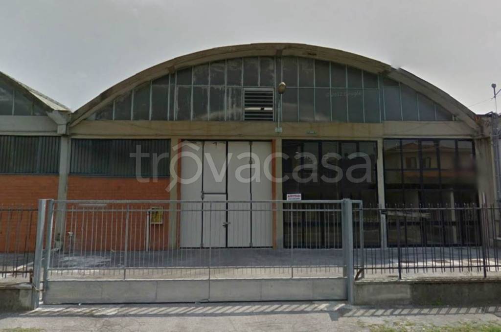 locale commerciale in affitto a Prato in zona Paperino