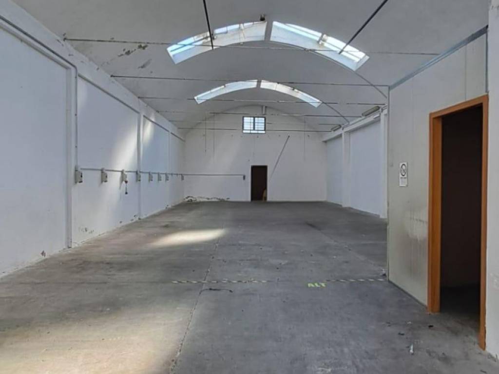 locale commerciale in affitto a Prato in zona Le Badie
