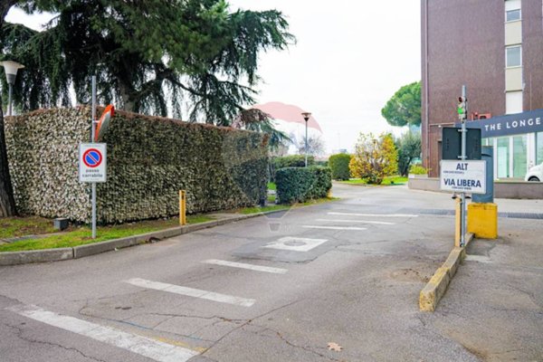 negozio in affitto a Prato