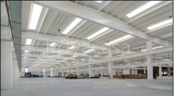 locale commerciale in affitto a Prato in zona Paperino