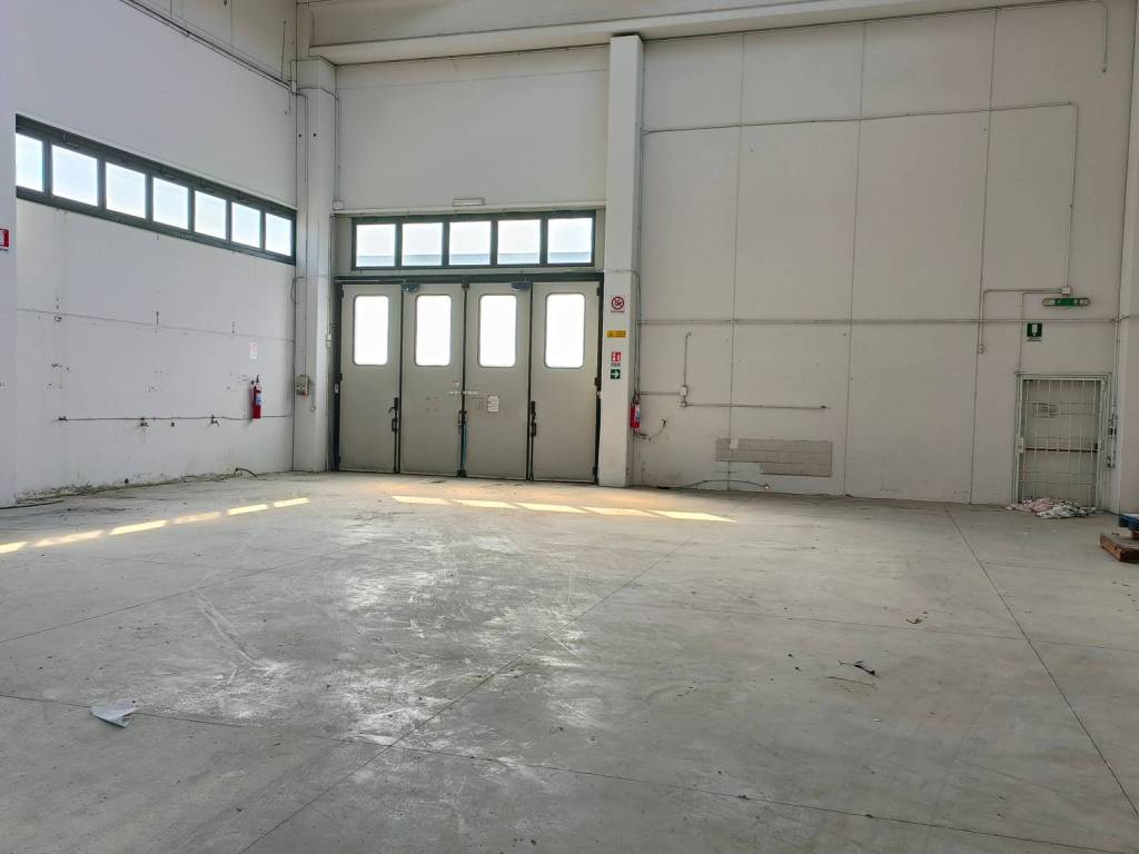 locale commerciale in affitto a Prato in zona Tobbiana