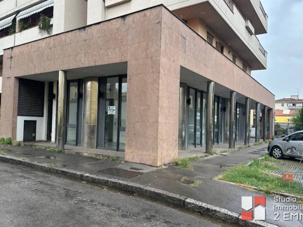 negozio in affitto a Prato