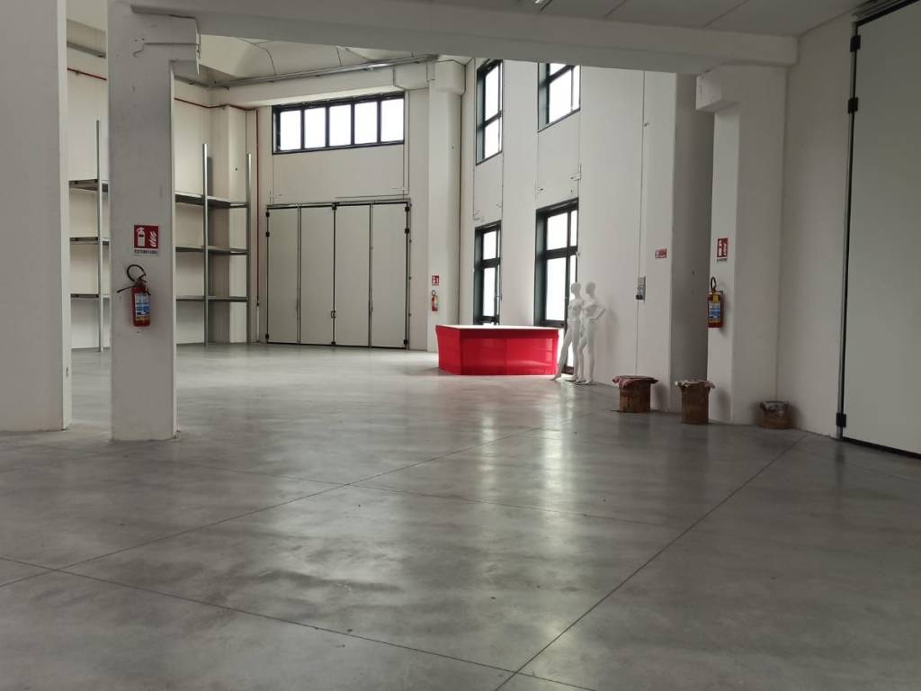 locale commerciale in affitto a Prato in zona Paperino