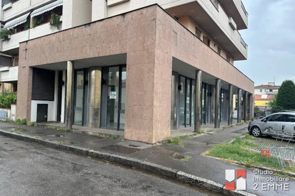 negozio in affitto a Prato