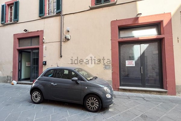 locale commerciale in affitto a Prato