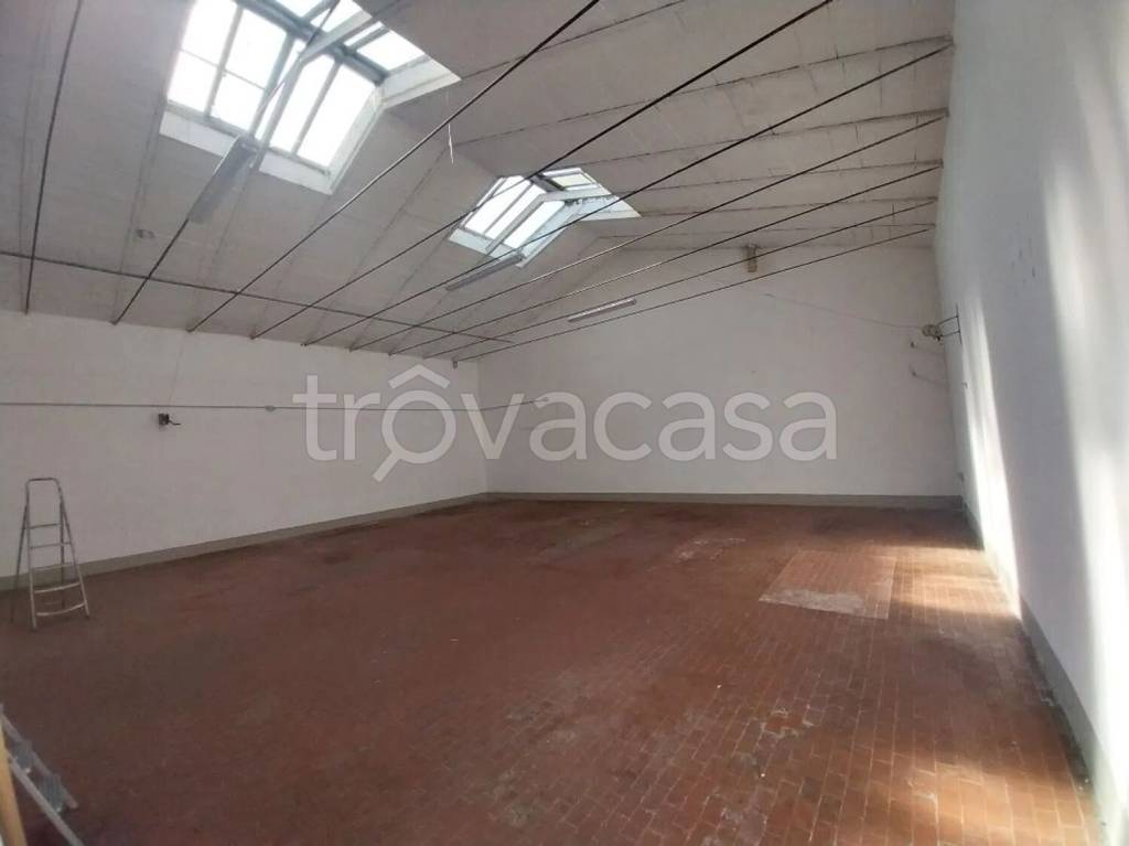 locale commerciale in affitto a Prato in zona San Martino