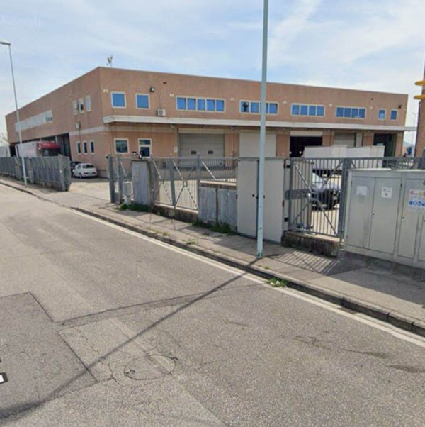 capannone in affitto a Prato in zona Paperino
