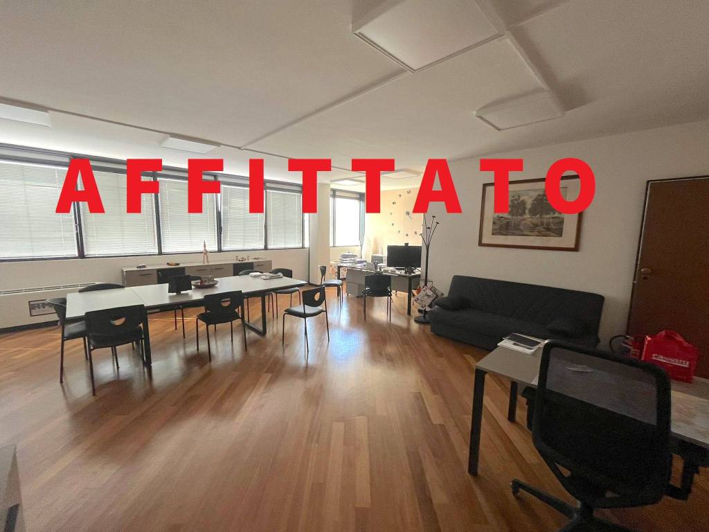 ufficio in affitto a Prato in zona Gonfienti