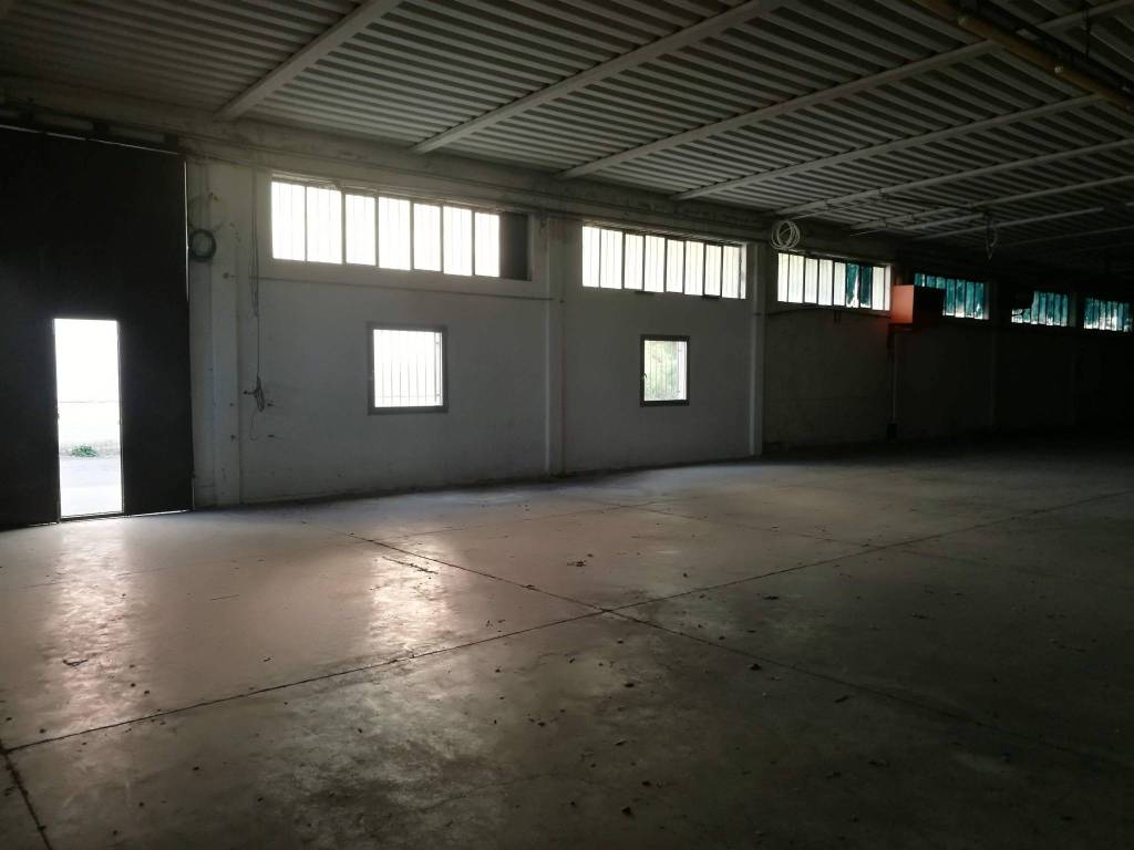 locale commerciale in affitto a Prato in zona Coiano