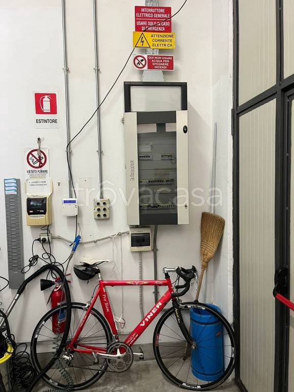 locale commerciale in affitto a Prato in zona Paperino
