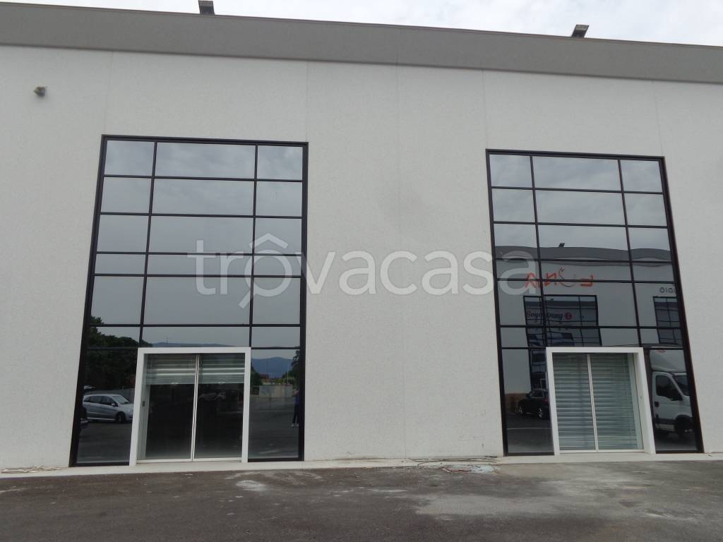 locale commerciale in affitto a Prato in zona Iolo