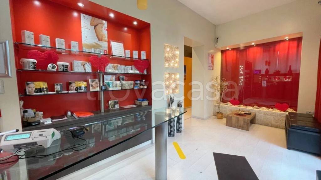 negozio in affitto a Prato in zona San Giusto